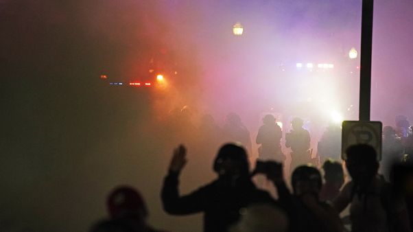 ABD basınını göre, Jacob Blake isimli bir siyah vatandaşın polis tarafından arkadan vurması sonrası başlayan protestolarda salı gecesi bir kişi vurularak öldürüldü. ABD basınını göre, Jacob Blake isimli bir siyah vatandaşın polis tarafından arkadan vurması sonrası başlayan protestolarda salı gecesi bir kişi vurularak öldürüldü.