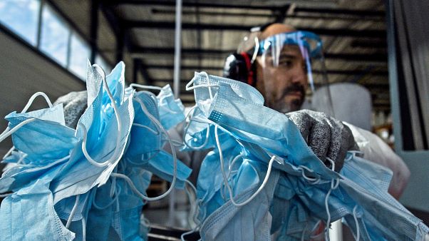 Des masques jetables recyclés par la société Plaxtil dans l'ouest de la France, le 25 août 2020 Des masques jetables recyclés par la société Plaxtil dans l'ouest de la France, le 25 août 2020