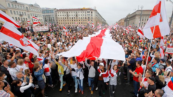 Belarusz tüntetők Belarusz tüntetők