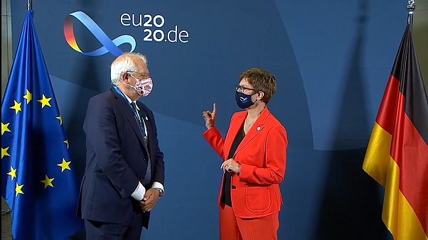 AB Dışilişkiler Yüksek Temsilcisi Borrell ve Alman Savunma Bakanı Kramp-Karrenbauer AB Dışilişkiler Yüksek Temsilcisi Borrell ve Alman Savunma Bakanı Kramp-Karrenbauer