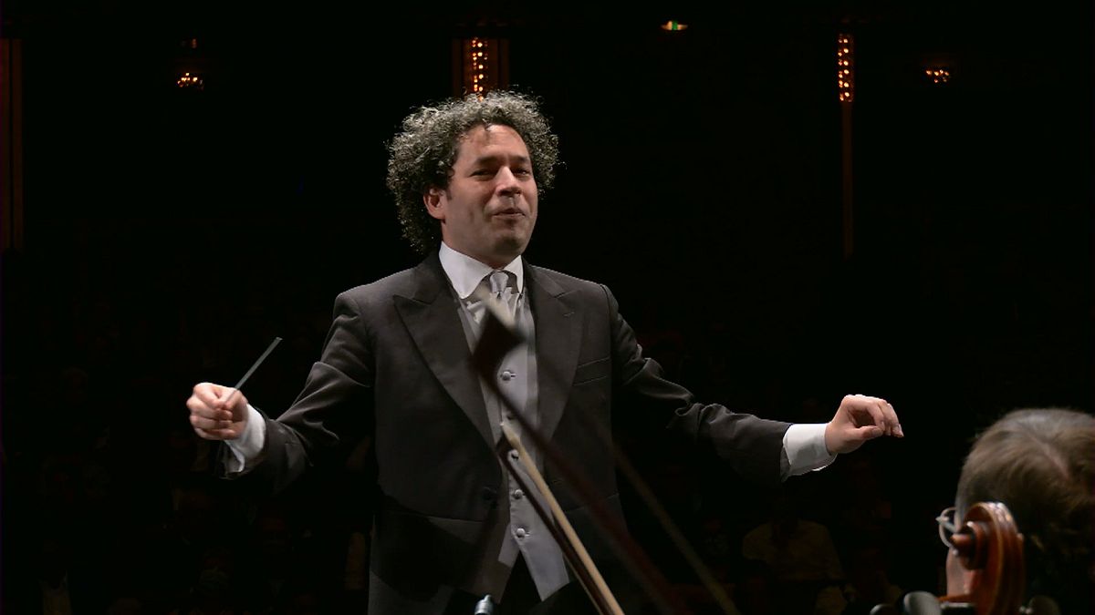 Gustavo Dudamel vezényli Sztravinszkij Tűzmadarát Salzburgban