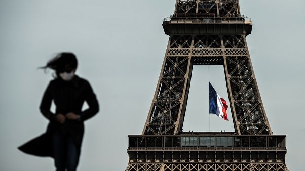 Paris'te maske takma zorunluluğu geliyor Paris'te maske takma zorunluluğu geliyor