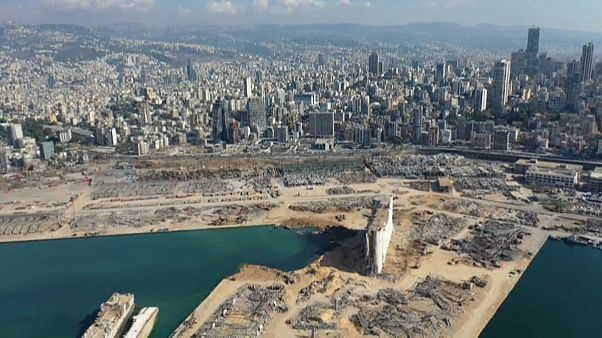 صورة جوية للدمار الذي خلفه انفجار مرفأ بيروت صورة جوية للدمار الذي خلفه انفجار مرفأ بيروت
