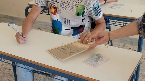Πανελλαδικές εξετάσεις για εισαγωγή σε ΑΕΙ - ΤΕΙ Πανελλαδικές εξετάσεις για εισαγωγή σε ΑΕΙ - ΤΕΙ