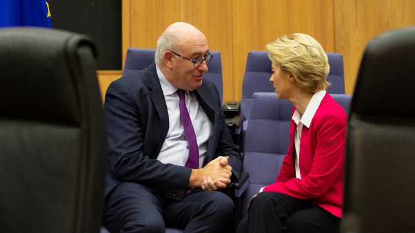 Phil Hogan ír biztos és Ursula von der Leyen bizottsági elnök 2020 január 8-án Phil Hogan ír biztos és Ursula von der Leyen bizottsági elnök 2020 január 8-án