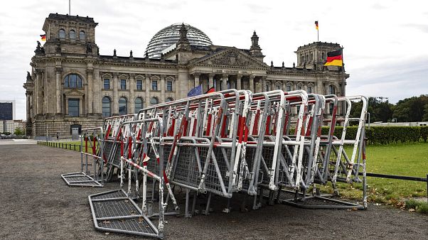 Der Streit um die Corona-Demos am Wochenende spaltet Deutschland Der Streit um die Corona-Demos am Wochenende spaltet Deutschland