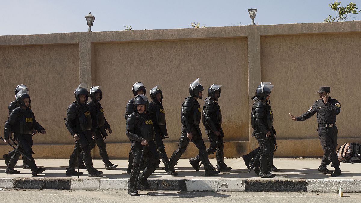 رجال شرطة مكافحة الشغب في القاهرة، مصر. 