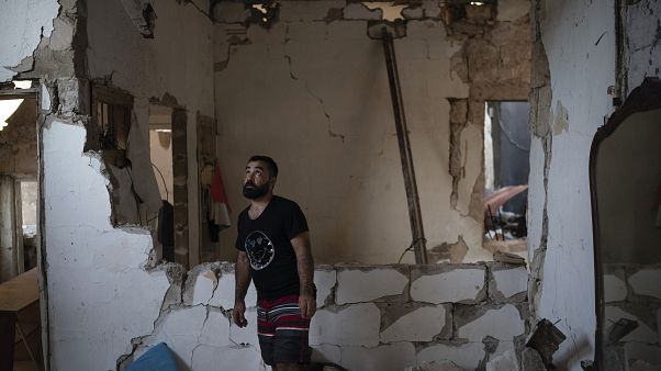 متضرر من انفجار بيروت متضرر من انفجار بيروت