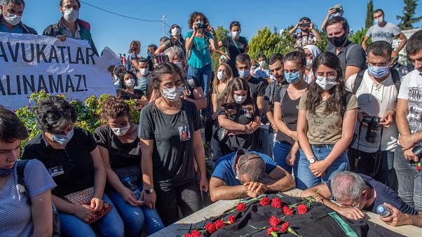 Πέθανε μετά από 238 ημέρες απεργίας πείνας δικηγόρος στην Τουρκία Πέθανε μετά από 238 ημέρες απεργίας πείνας δικηγόρος στην Τουρκία
