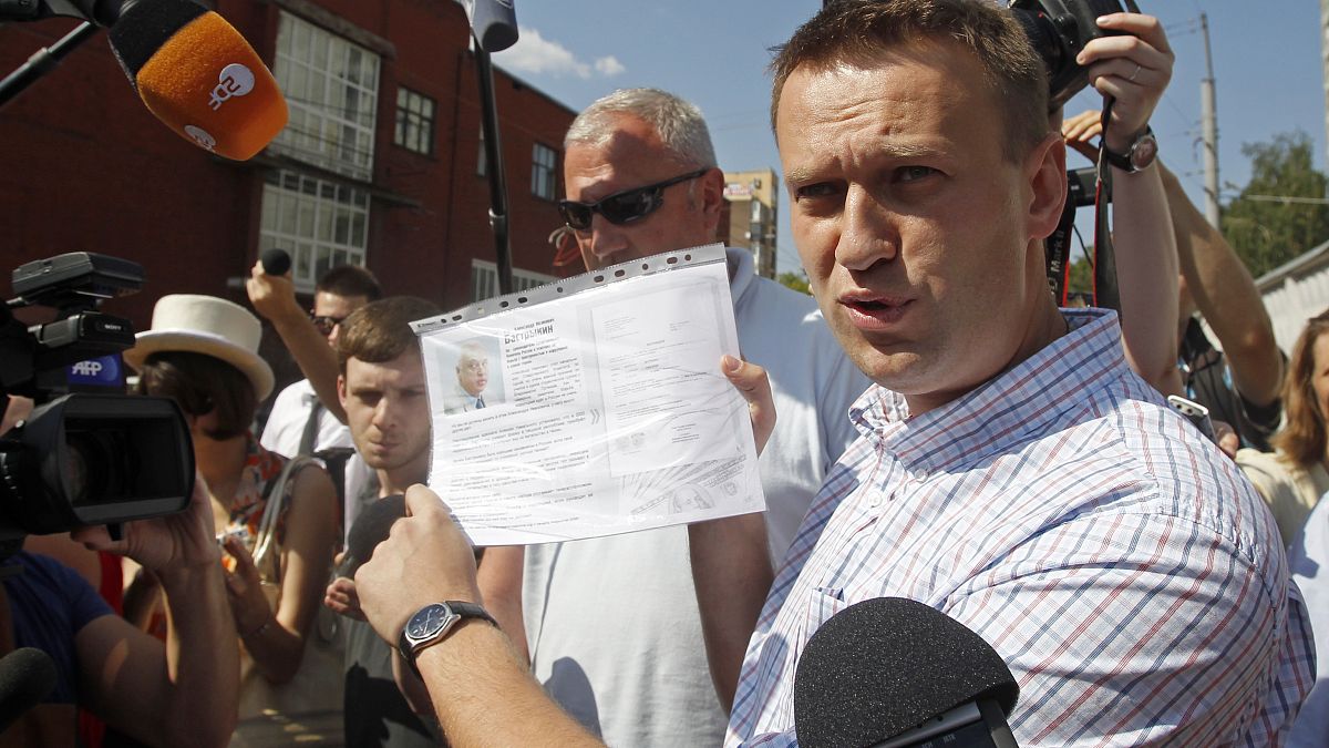 Навальному лучше, но он остаётся в коме 