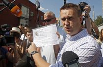 Navalny estável com sinais de melhoria