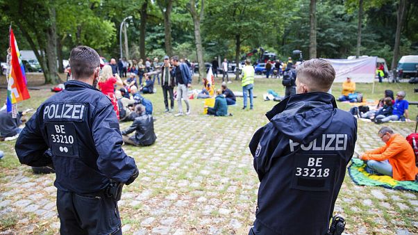 Polizei vor Protestcamp in Berlin Polizei vor Protestcamp in Berlin