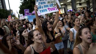 Brezilya'da kadın hakları savunucuları, sık sık sağcı hükümetin kürtaj hakkına yönelik müdahalelerine karşı çıkan gösteriler düzenliyor
