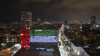 العلم الإماراتي على مبنى بلدية تل أبيب