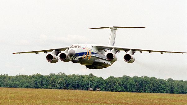Rus askeri kargo uçağı Ilyushin Il-76 (arşiv) Rus askeri kargo uçağı Ilyushin Il-76 (arşiv)