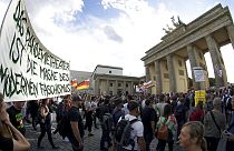 Koronavírus: Európa nagyvárosaiban tüntettek a maszkviselés ellen 