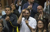 El diputado opositor Juan Requesens fue puesto en arresto domiciliario después de haber pasado más de dos años en la cárcel. La medida podría ser un gesto de Nicolás Maduro.