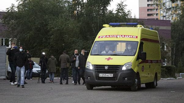 Транспортировка Алексея Навального из омской больницы скорой помощи Транспортировка Алексея Навального из омской больницы скорой помощи