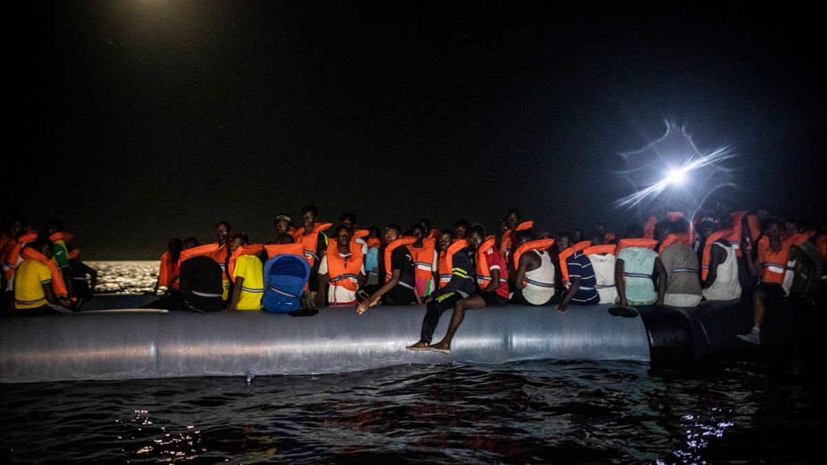 Détresse et colère à Lampedusa, submergée par l'arrivée de migrants