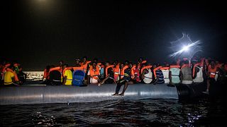 Migrantes recebidos com protestos em Lampedusa