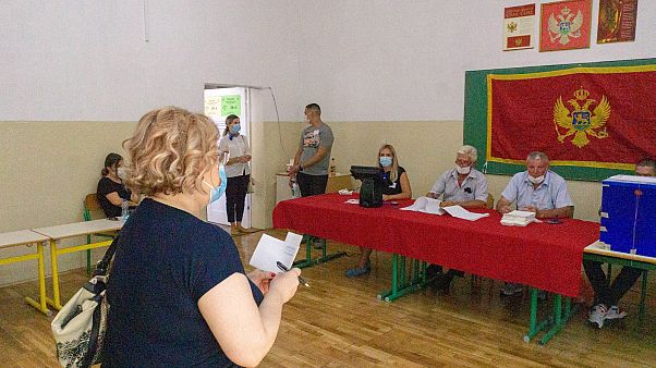 Оппозиция Черногории имеет шанс на победу по итогам парламентских выборов - экзитпол Оппозиция Черногории имеет шанс на победу по итогам парламентских выборов - экзитпол