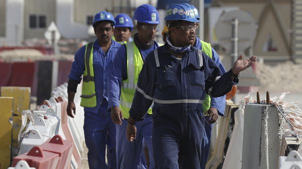 عمال في قطر يعملون في إستاد لوسيل في كانون الثاني/ديسمبر 2020 عمال في قطر يعملون في إستاد لوسيل في كانون الثاني/ديسمبر 2020