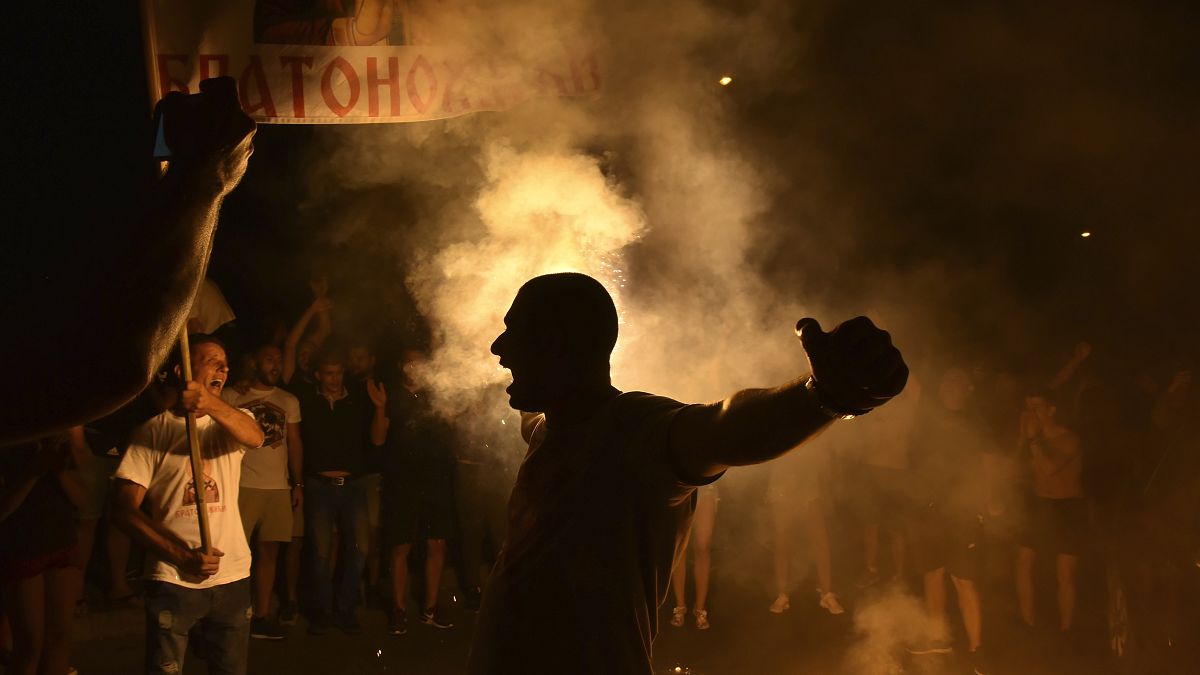 Celebraciones de los partidarios de los grupos de oposición después del cierre de las urnas en las elecciones parlamentarias de Montenegro en Podgorica, Montenegro.