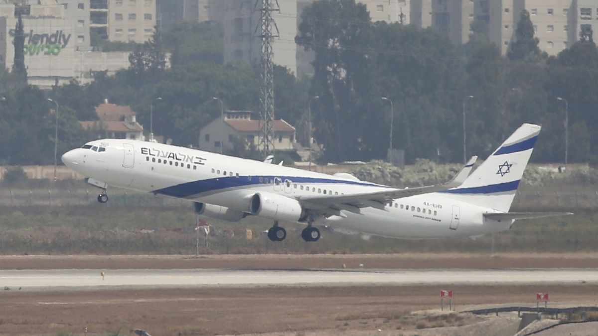 El Al Havayolları'na ait Kiryat Gat adlı uçak, ABD'li ve İsrailli heyeti Birleşik Arap Emirlikleri'ne taşıyan ilk ticari uçuş olarak kayıtlara geçti