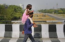 Hint baba kız çocuğuyla birlikte
