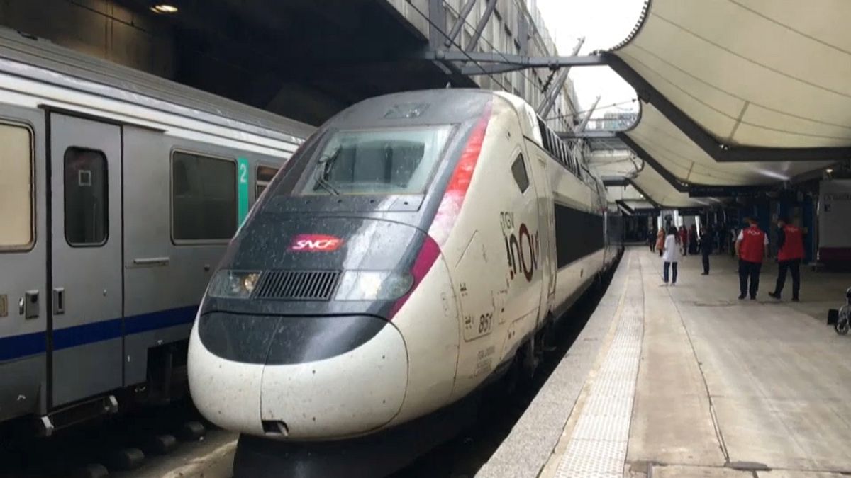 علق مئات المسافرين على متن قطار فائق السرعة في فرنسا بسبب عطل فني ليلة الأحد الاثنين 30-31 أغسطس 2020