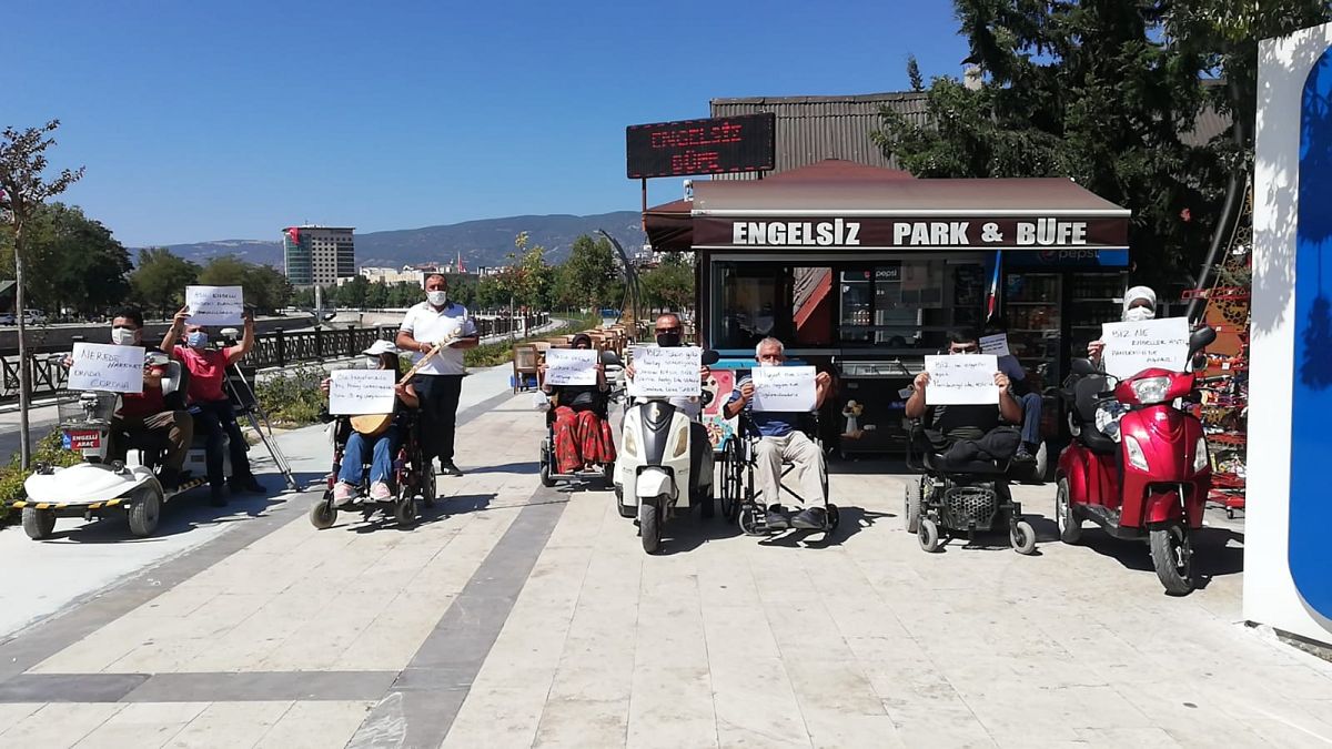 Tokat'ta engelliler Covid-19 tedbirlerine uymayanları protesto etti