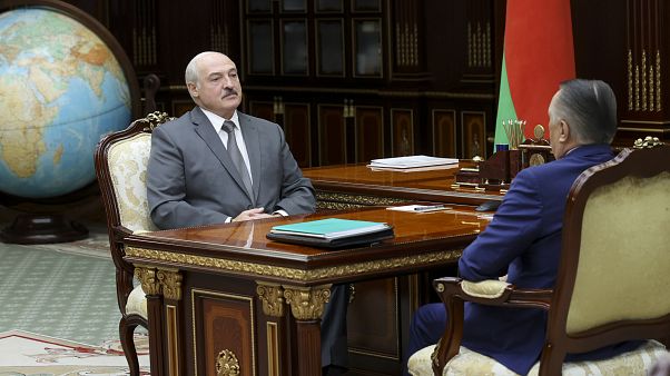 Alexander Lukashenko em reunião com o presidente do Supremo Tribunal da Bielorrússia Alexander Lukashenko em reunião com o presidente do Supremo Tribunal da Bielorrússia