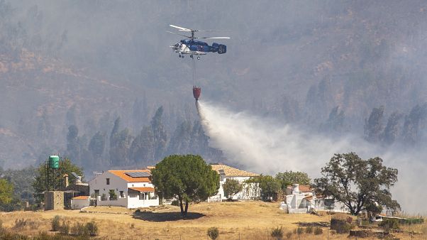 El incendio forestal comenzó en Almonaster la Real en Huelva. Foto tomada el 29 de agosto de 2020. El incendio forestal comenzó en Almonaster la Real en Huelva. Foto tomada el 29 de agosto de 2020.