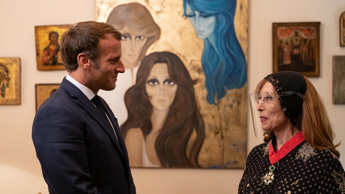الرئيس الفرنسي إيمانويا ماكرون والفنانة اللبنانية فيروز