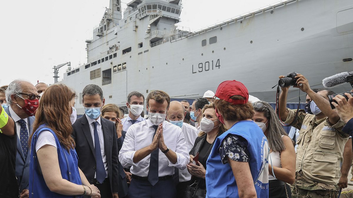 Emmanuel Macron dans le port de Beyrouth