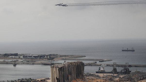 مقاتلات فرنسية تحلق فوق موقع انفجار 4 أغسطس الذي ضرب مرفأ في بيروت، الثلاثاء 1 سبتمبر مقاتلات فرنسية تحلق فوق موقع انفجار 4 أغسطس الذي ضرب مرفأ في بيروت، الثلاثاء 1 سبتمبر