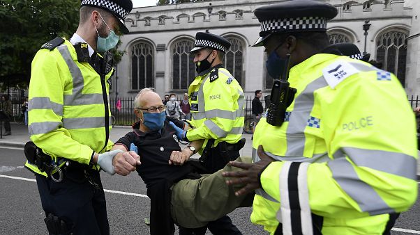 Λονδίνο: 65 συλλήψεις σε πορεία του Extinction Rebellion Λονδίνο: 65 συλλήψεις σε πορεία του Extinction Rebellion