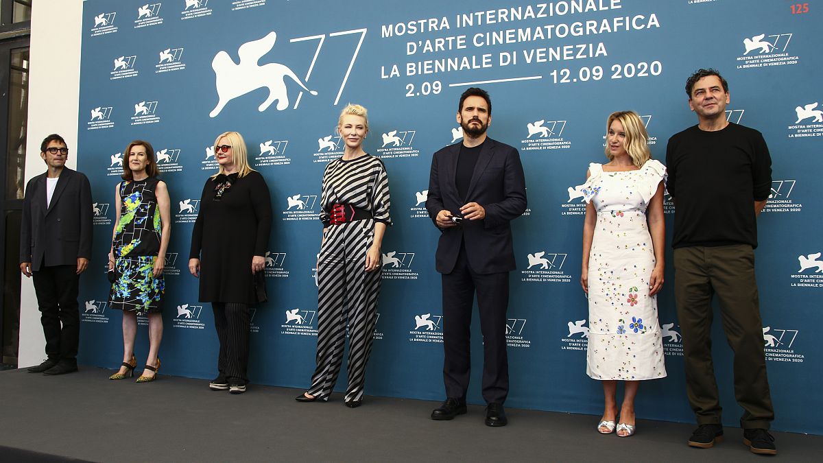 Mostra de Venise : les membre du jury et la présidente Cate Blanchett lors de l'ouverture, le 2 septembre 2020