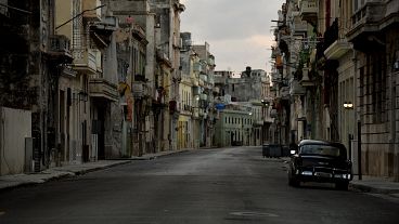 Las calles de La Habana, desiertas por el toque de queda