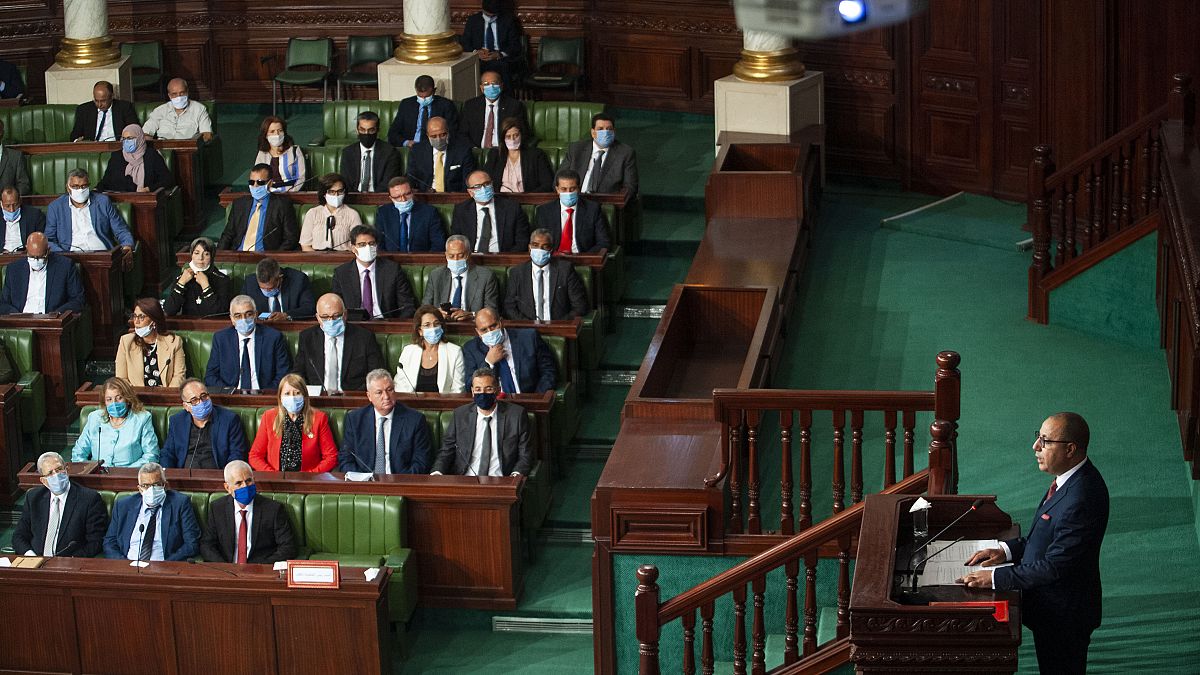 رئيس الوزراء التونسي المكلف هشام المشيشي يلقي خطابه في البرلمان قبل التصويت على الثقة