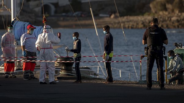 Migrantes llegando a las Islas Canarias Migrantes llegando a las Islas Canarias