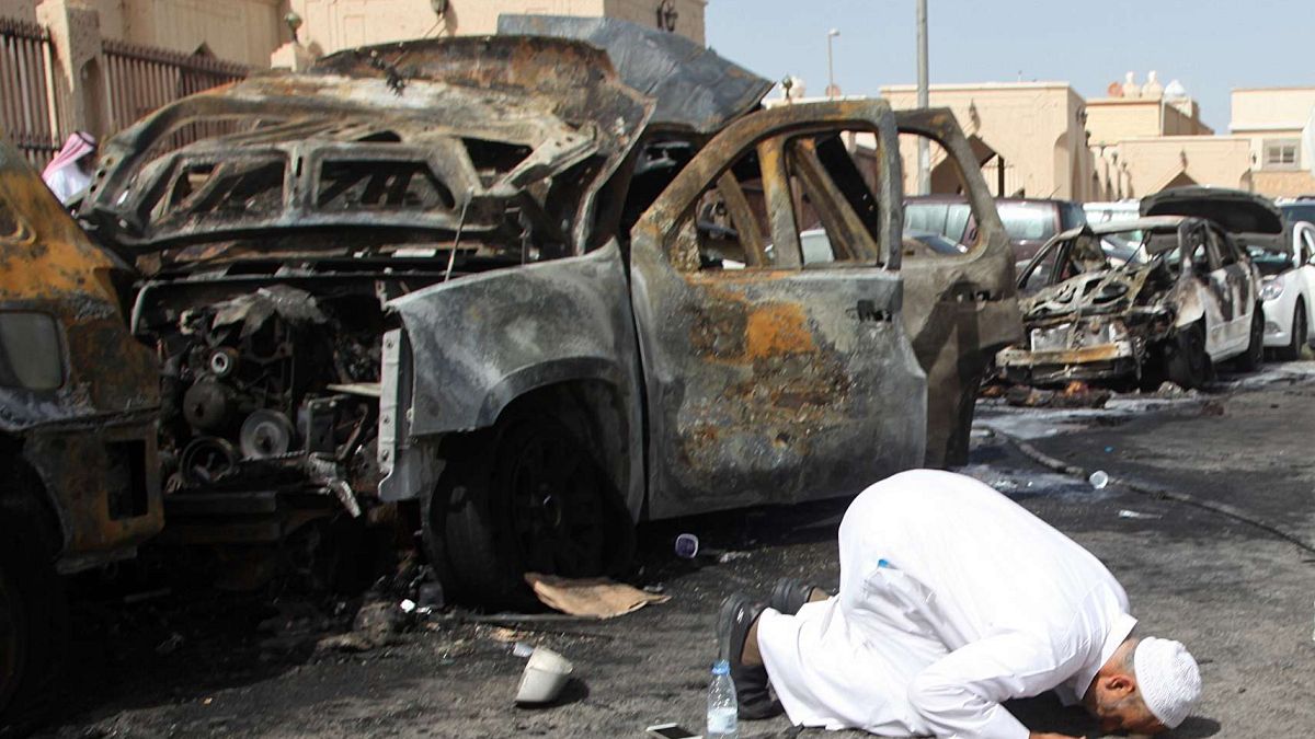  تفجير انتحاري استهدف مسجد العنود الشيعي في مدينة الدمام الساحلية السعودية، 29 مايو 2015.