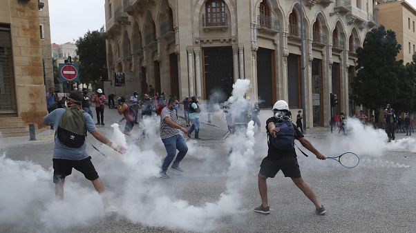 جانب من مظاهرة مناهضة للحكومة اللبنانية بالقرب من ساحة البرلمان في بيروت، الثلاثاء 1 سبتمبر 2020 جانب من مظاهرة مناهضة للحكومة اللبنانية بالقرب من ساحة البرلمان في بيروت، الثلاثاء 1 سبتمبر 2020