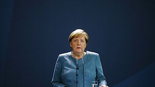 Меркель призывает Москву к ответу