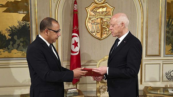 الرئيس التونسي قيس سعيد ورئيس الوزراء الجدي هشام المشيشي، قصر قرطاج، 25 يوليو 2020 الرئيس التونسي قيس سعيد ورئيس الوزراء الجدي هشام المشيشي، قصر قرطاج، 25 يوليو 2020