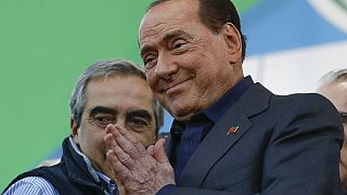 Silvio Berlusconi da positivo por COVID-19
