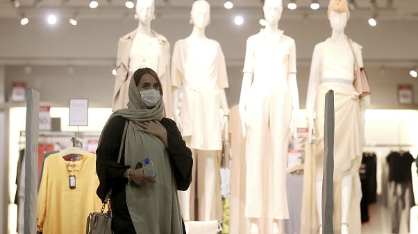 Frau in der iranischen Hauptstadt Teheran Frau in der iranischen Hauptstadt Teheran