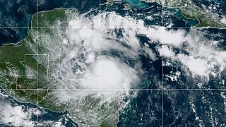 إقتراب العاصفة الاستوائية نانا من بليز