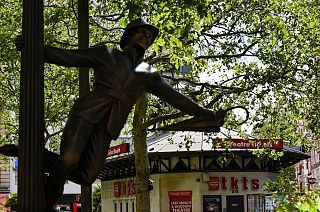 Palcos voltam a receber espetáculos, mas crise agudiza-se no West End de Londres