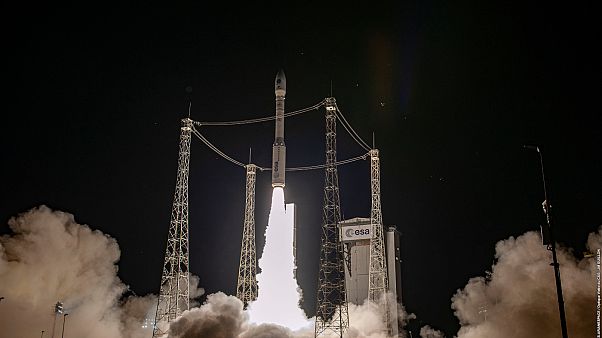 Ο πύραυλος VEGA απογειώνεται Ο πύραυλος VEGA απογειώνεται